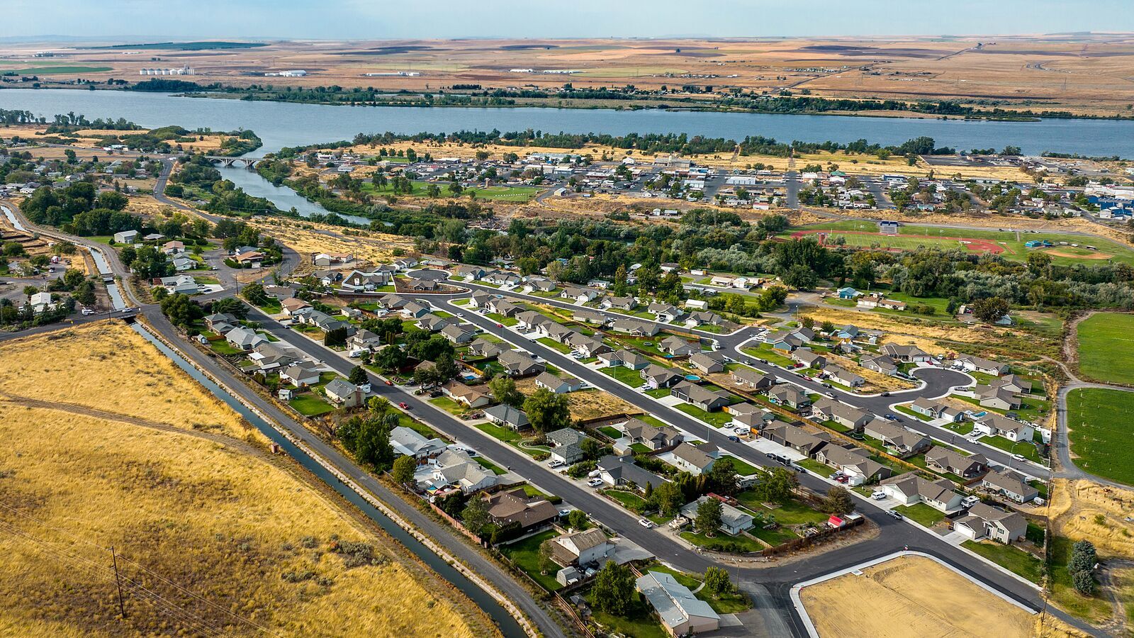 A photo of an irrigation canal in the town of Umatilla, OR.