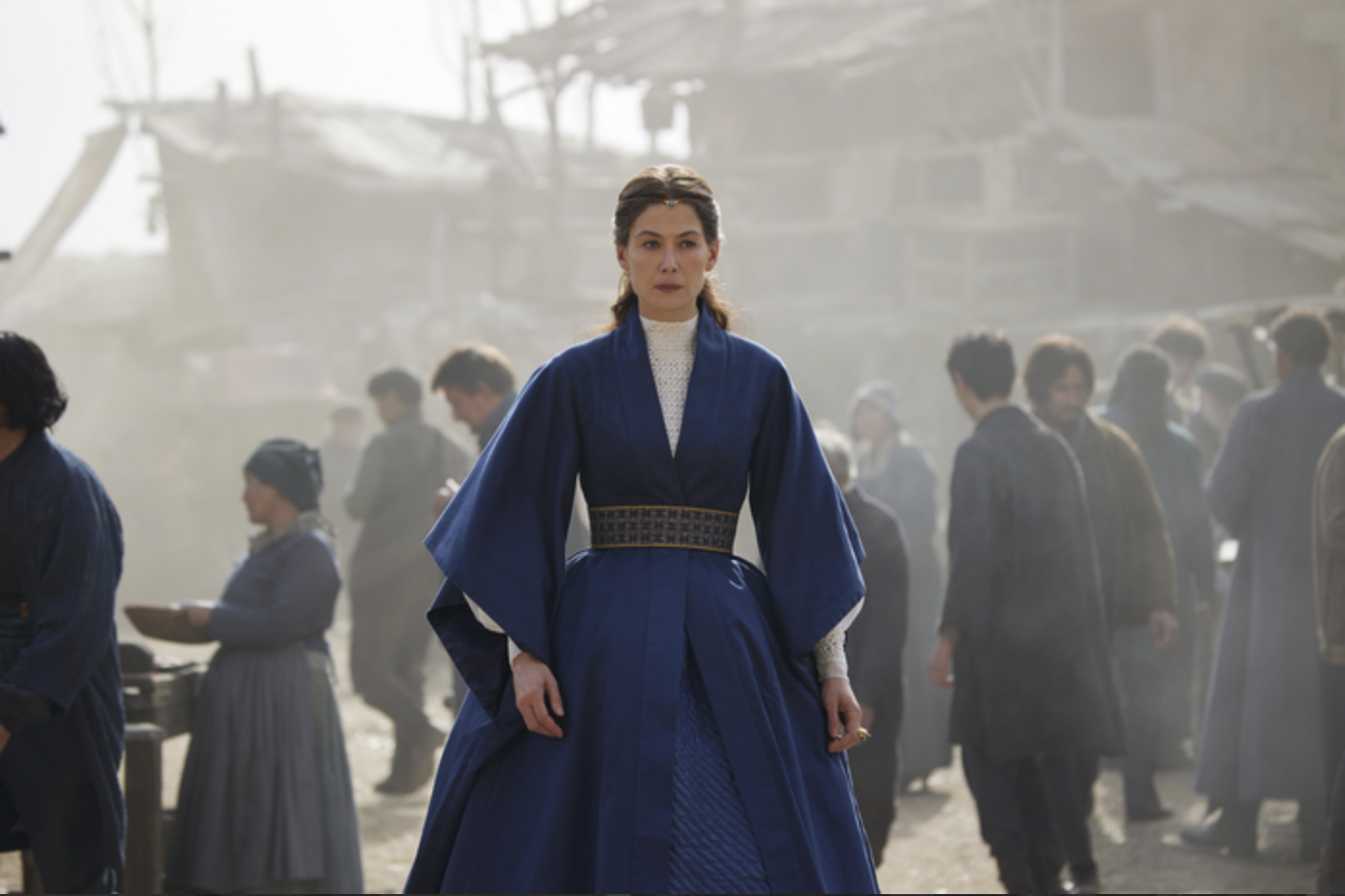 Moiraine played by Rosamund Pike in The Wheel of Time