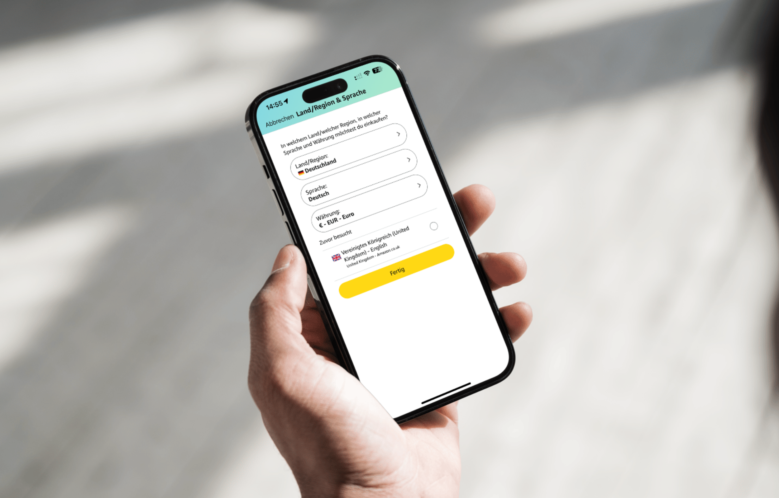 Ein Handy Display zeigt die Amazon-App mit Land/Region & Sprache