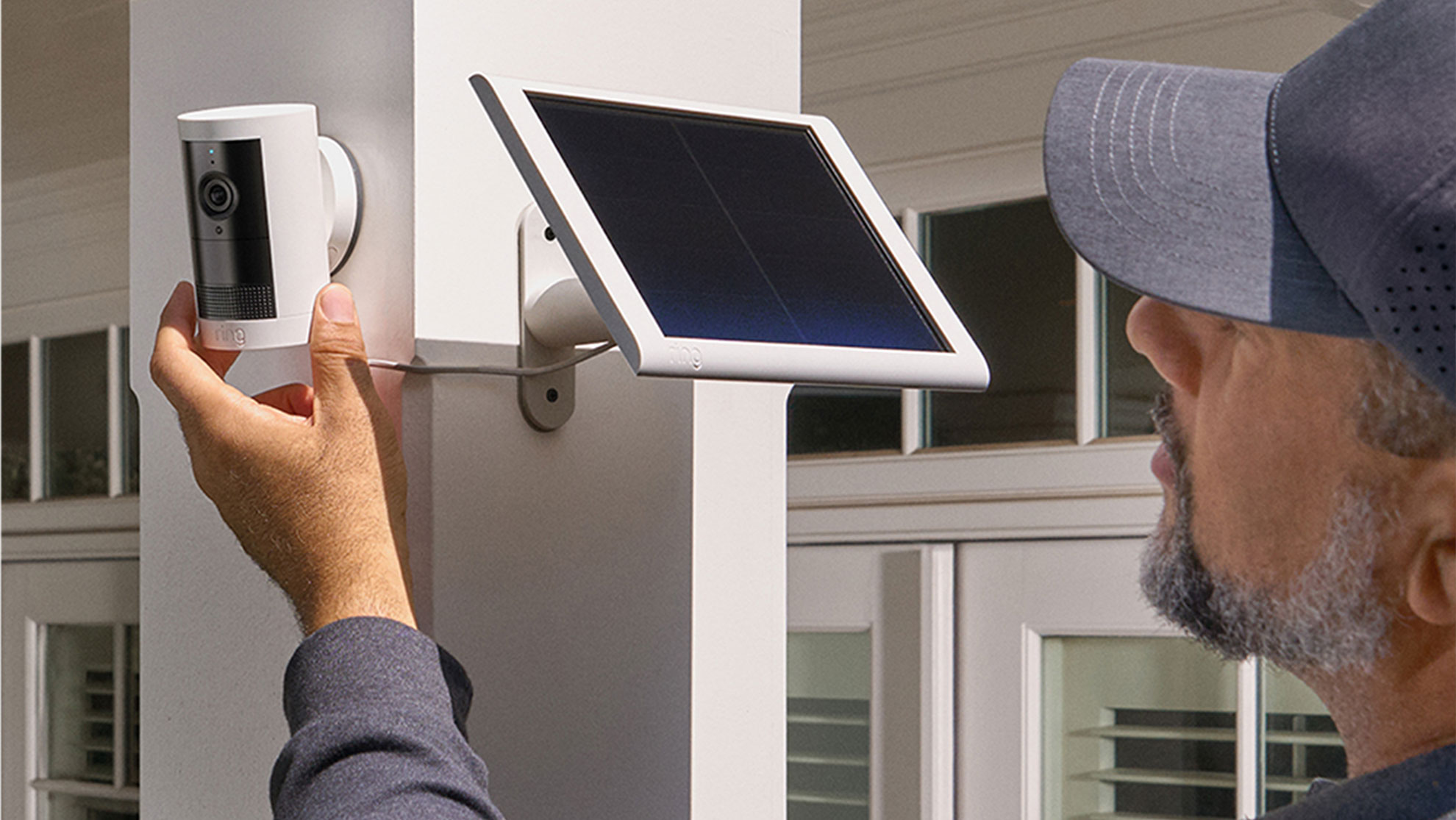 高精細なAmazonの防犯カメラ「Ring Outdoor Cam Plus」と防犯カメラ