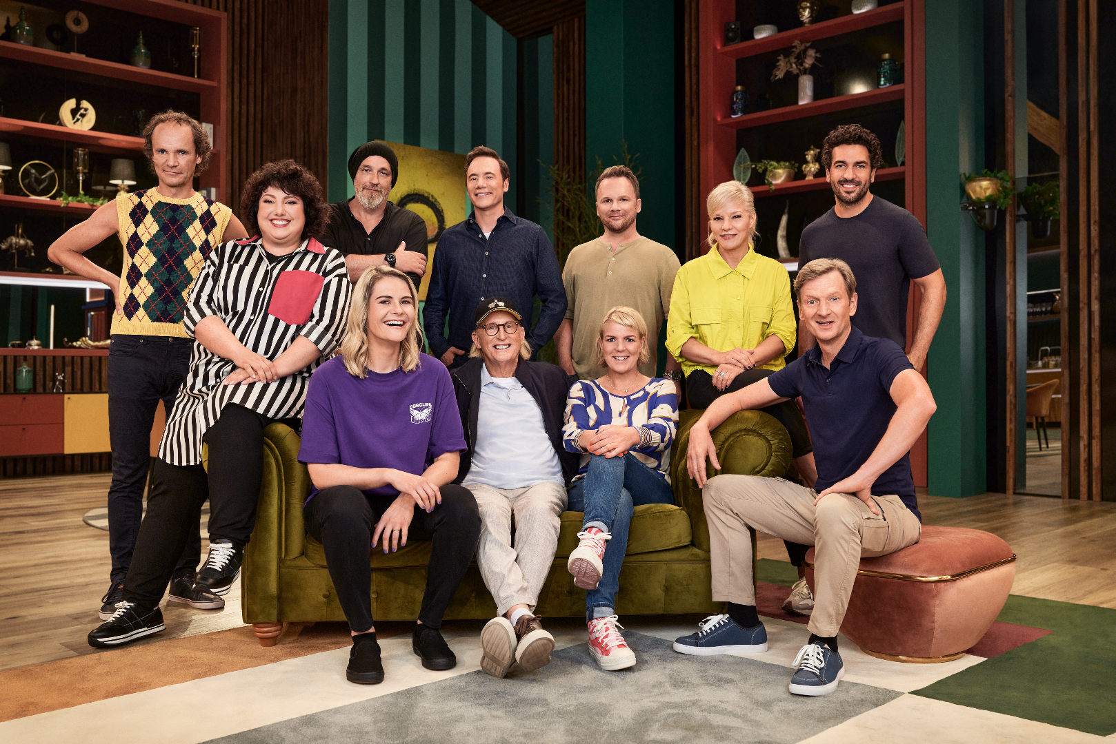 LOL: Last One Laughing geht in die fünfte Staffel. Gruppenbild mit Gastgeber Michael Bully Herbig und den Comedy-Superstars: Otto Waalkes, Hazel Brugger, Elyas M’Barek, Mirja Boes, Ralf Schmitz, Ina Müller, Michael Kessler, Torsten Sträter, Olaf Schubert und Meltem Kaptan.