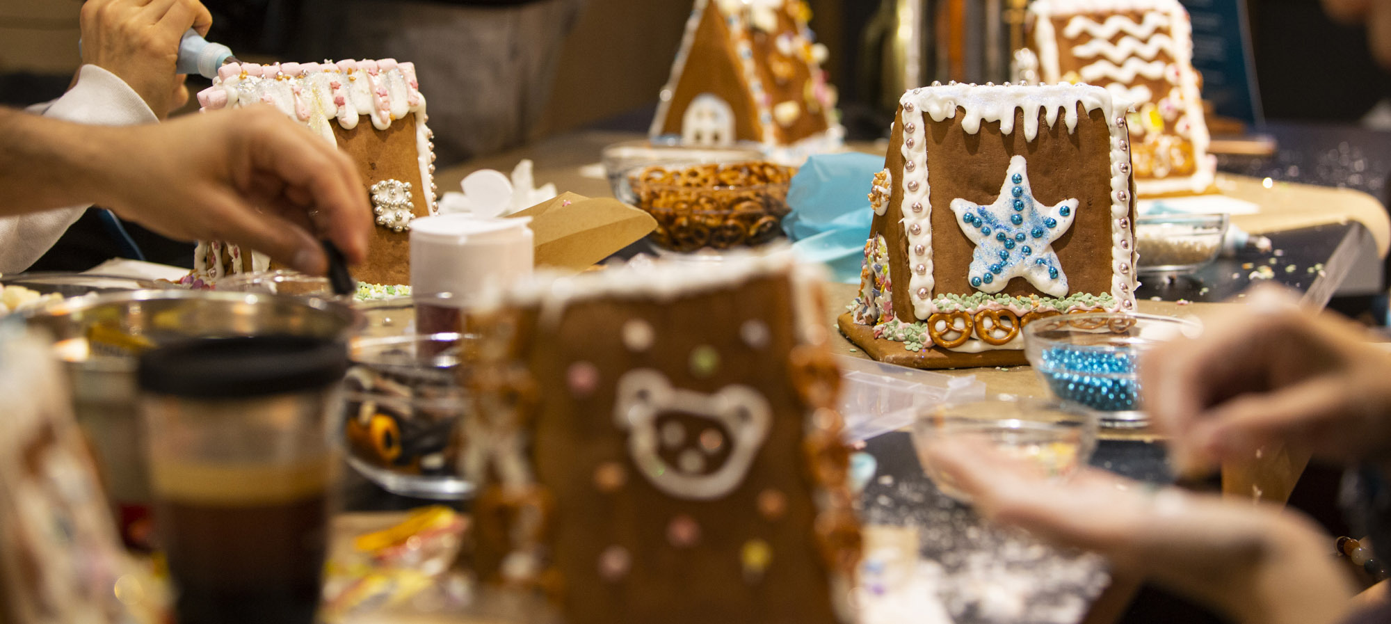 Amazonde_#HomeOfChristmas_Lebkuchenhaus backen mit Felicitas Then