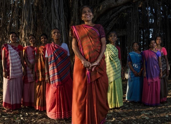 A picture of Indian women sellers who are online now