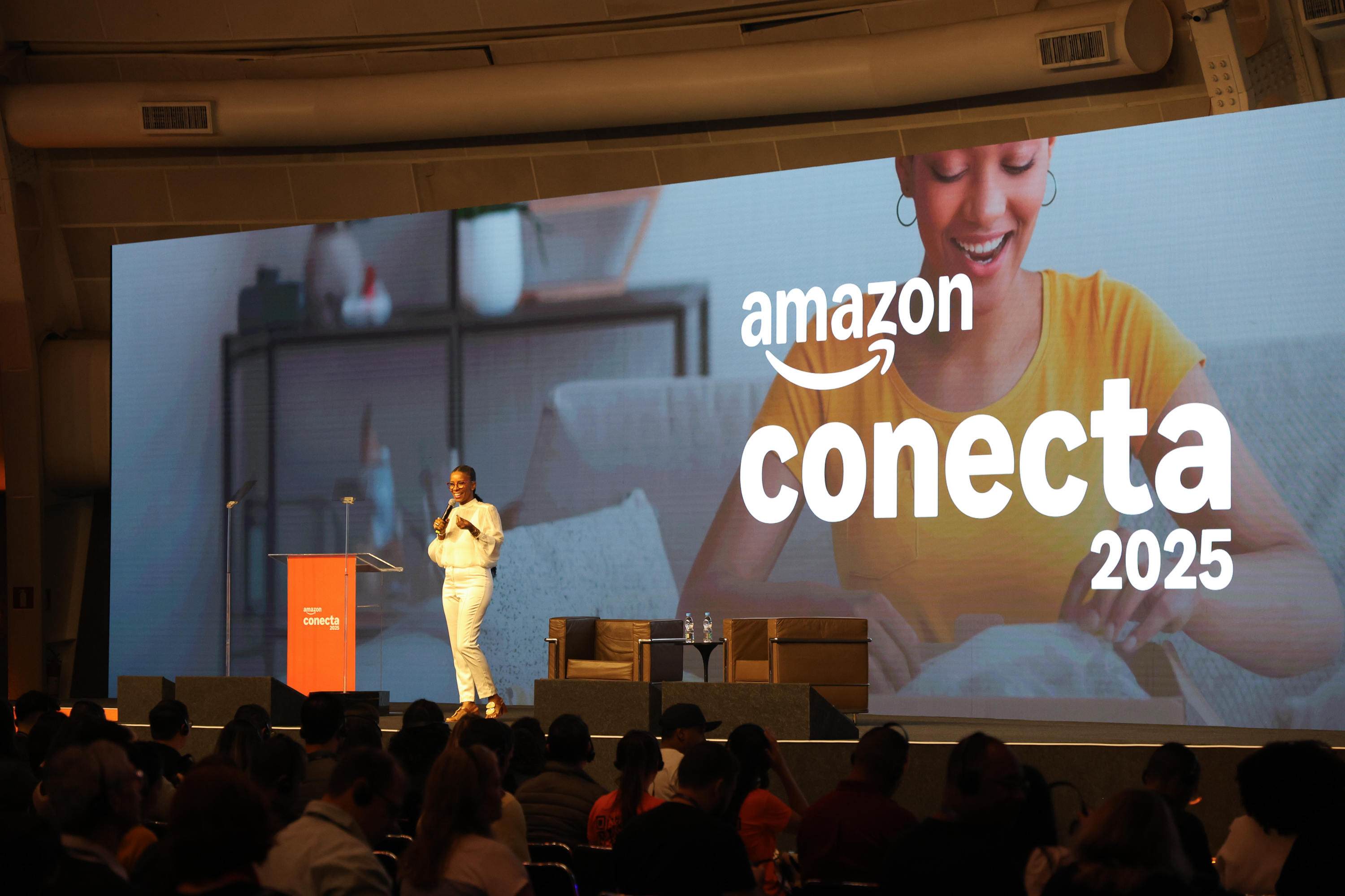 Palco e plateia do Amazon Conecta 2025