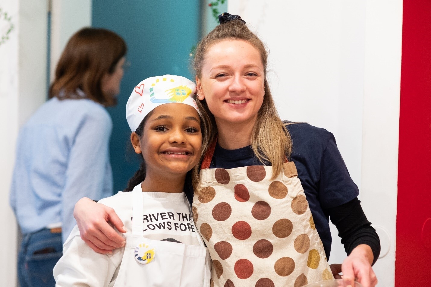 Eine ausgewogene Mahlzeit ist für mehr als 3 Millionen Menschen in Deutschland keine Selbstverständlichkeit. Besonders Kinder und Jugendliche sind davon betroffen. Amazon unterstützt Children for a better world e.V. im Kampf gegen Kinderarmut.