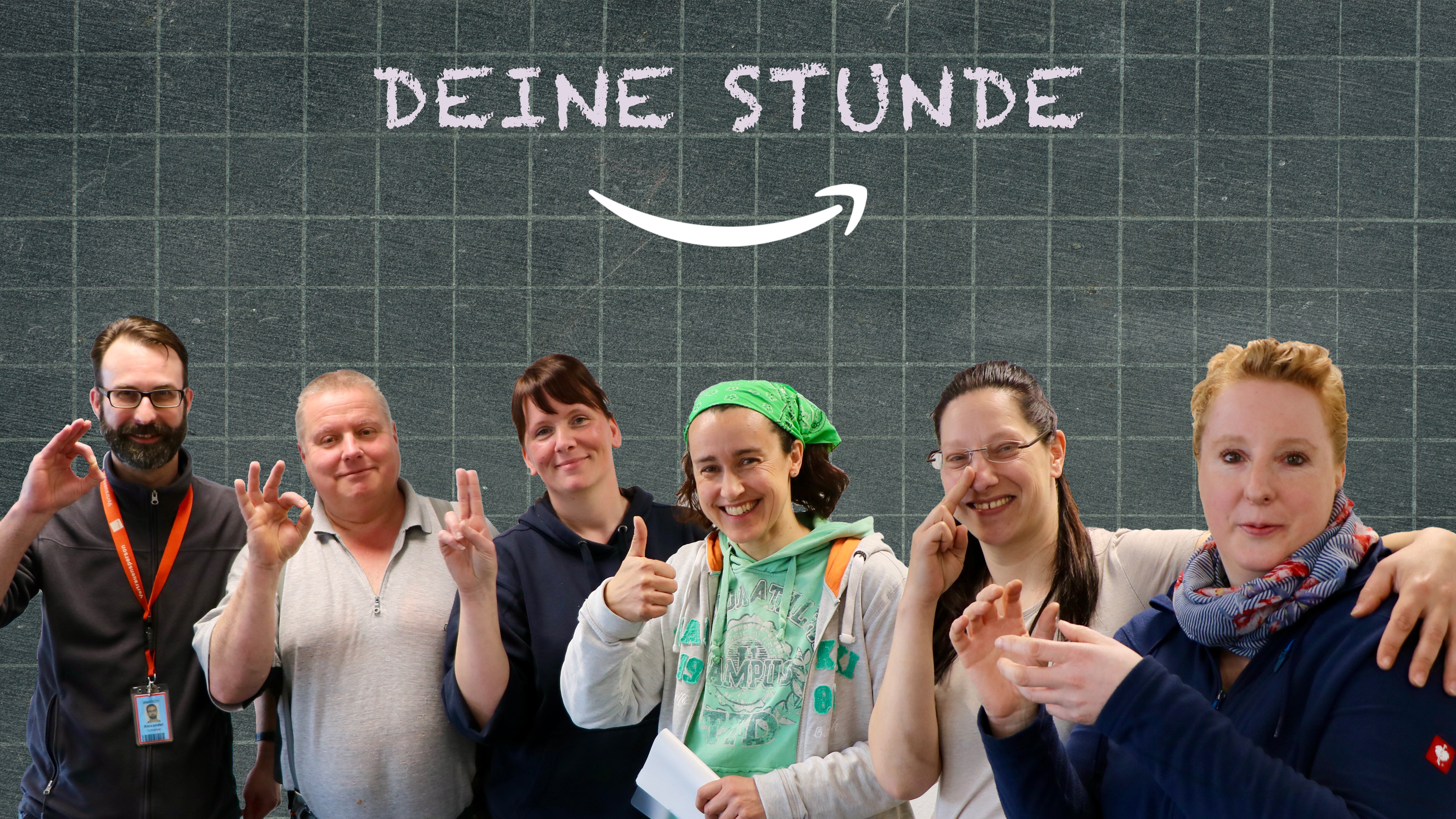 Amazon - deine Stunde - ist eine Veranstaltungsreihe in Leipzig von Mitarbeiter:innen für Mitarbeiter:innen. Die sechs Mitarbeiter:innen im Bild nehmen an einem Gebärdensprachkurs teil.