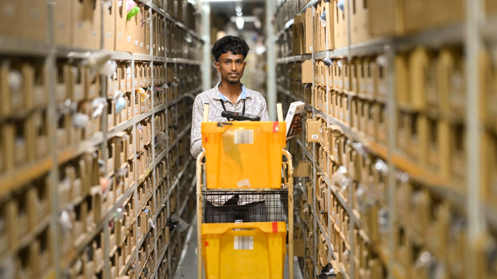 Amazon launches 5 new fulfilment centres in India