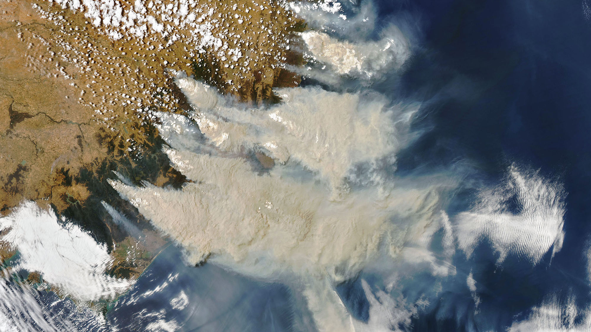 Smoke from the 2019/20 Australian brush fires drifts over the Pacific Ocean