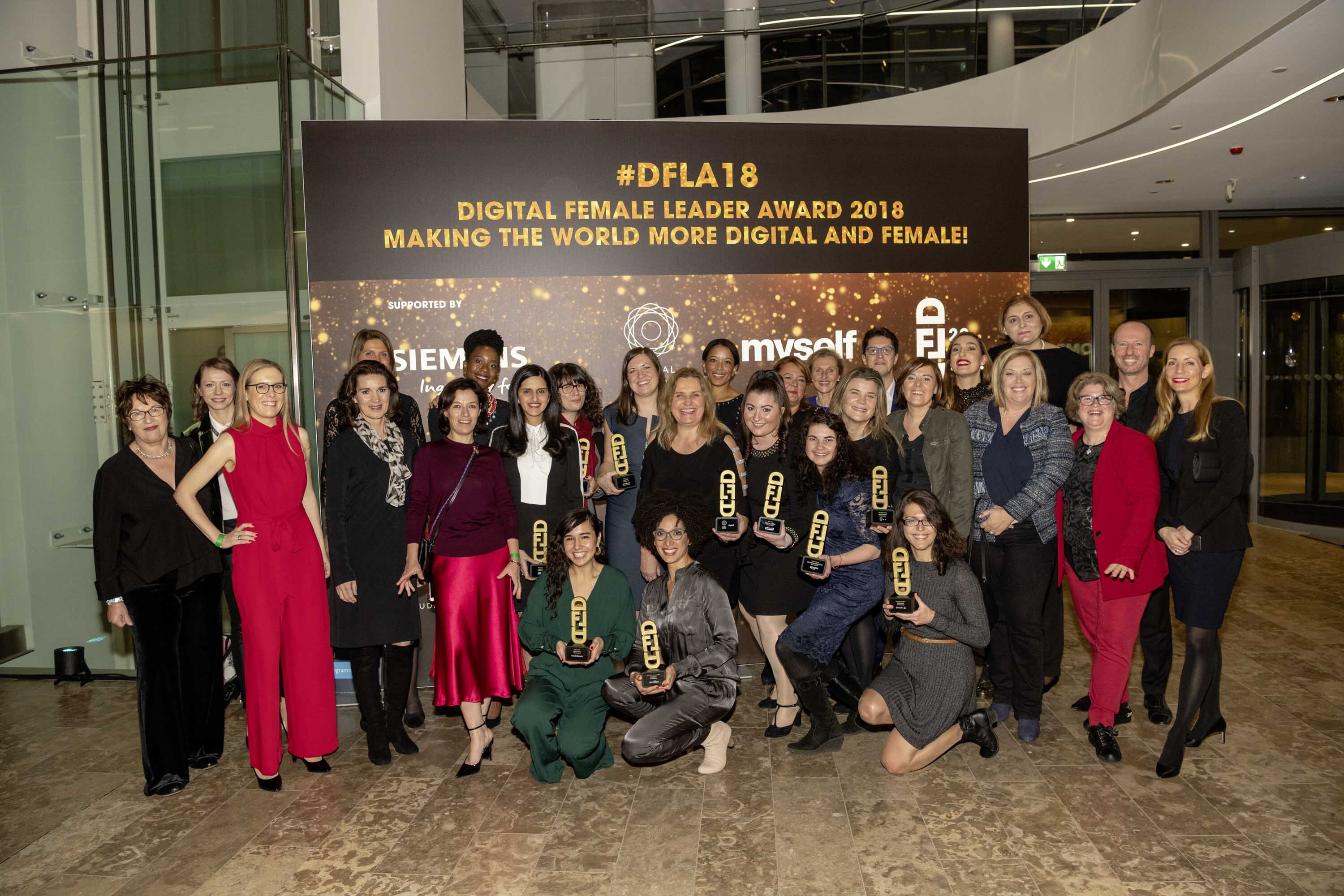 Group Shot Digital Female Leader Award