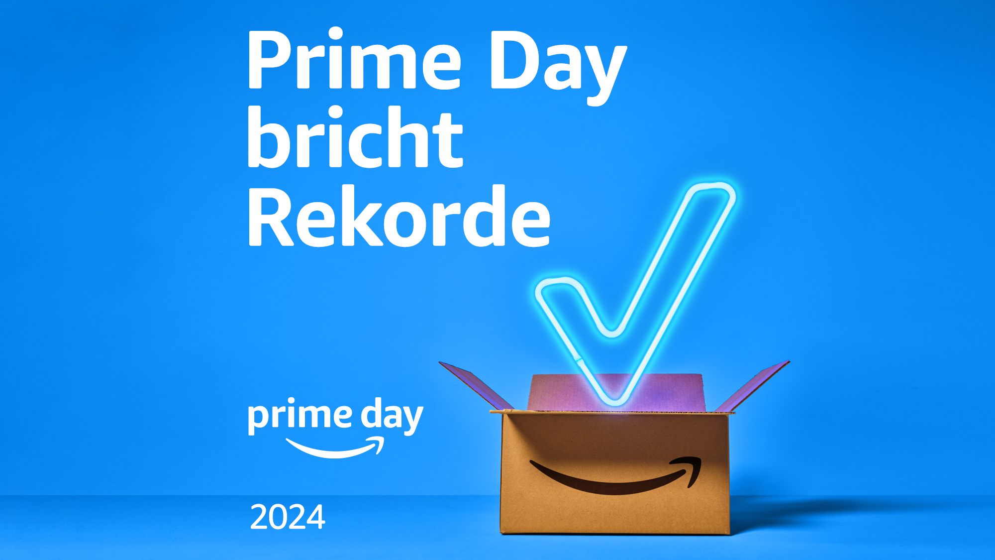 Illustration Prime Day 2024: Man sieht ein Päcken mit Amazon Logo auf blauem Hinterrund und die Beschriftung: Prime Day bricht Rekorde.