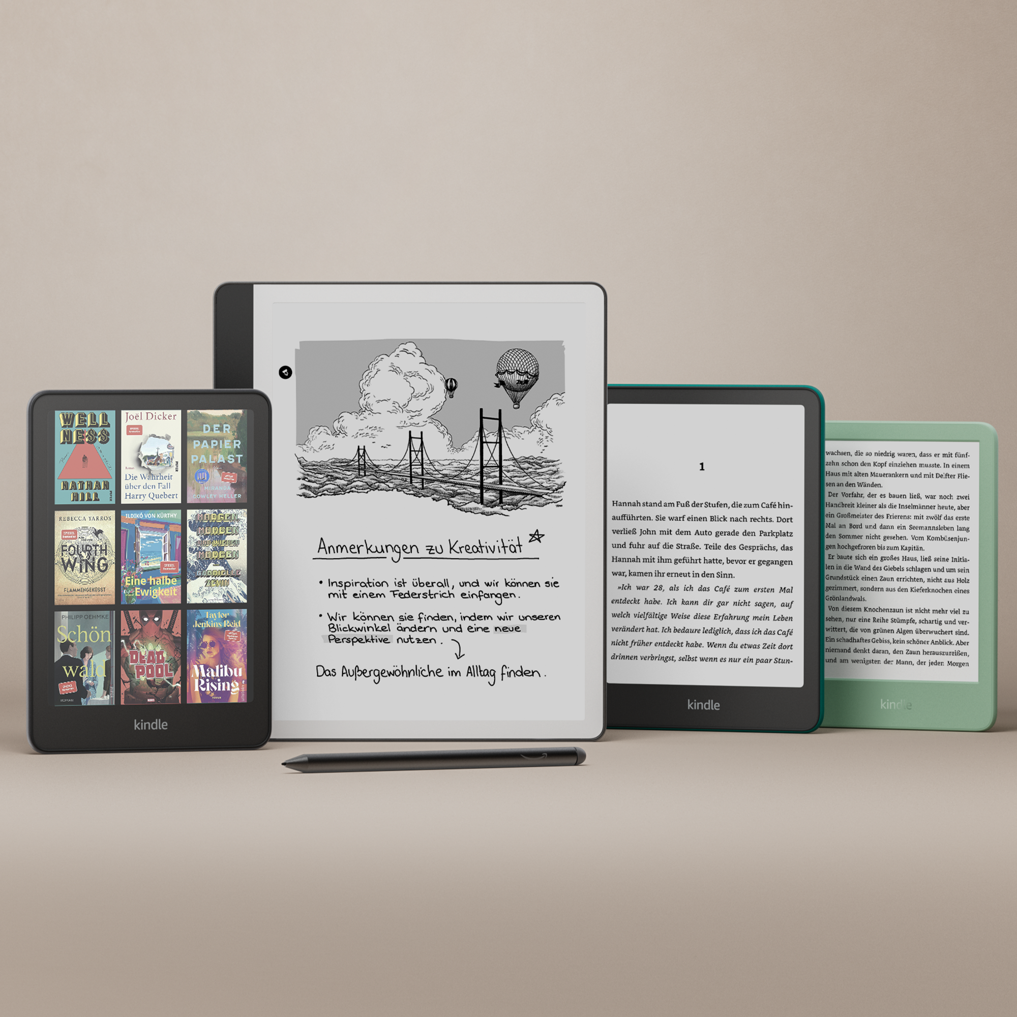 Vier Kindle-Modelle nebeneinander, darunter ein Kindle Colorsoft, ein Kindle Scribe, ein klassischer Kindle und ein Kindle Paperwhite.