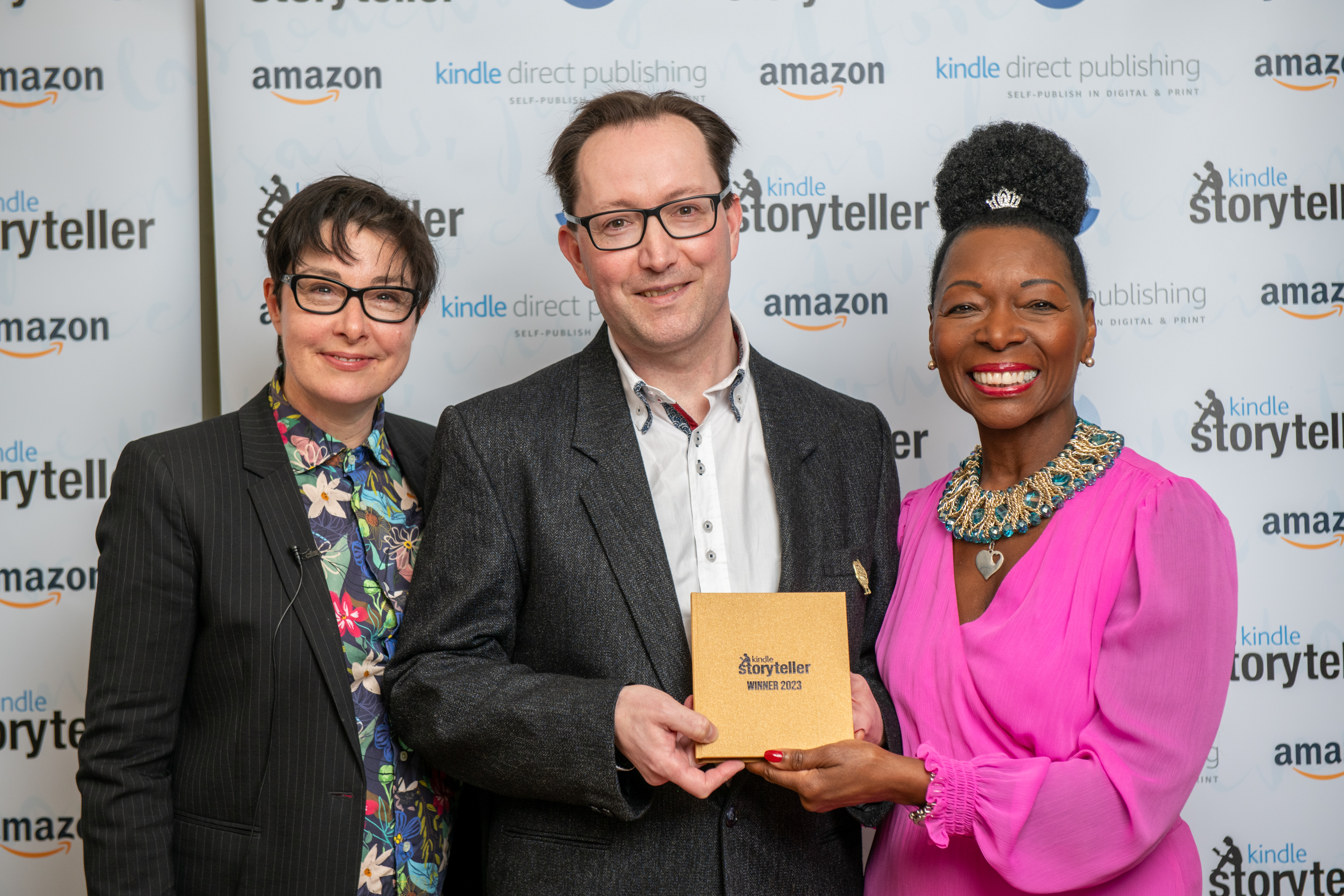 Sue Perkins and Floella Benjamin present the Kindle Storyteller Award 