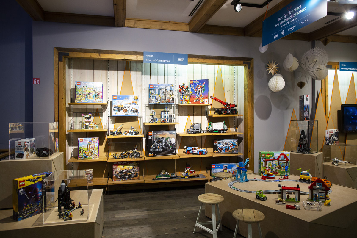 DirkMathesius__Amazon_HomeofChristmas_weihnachtliches Spielzimmer mit Lego