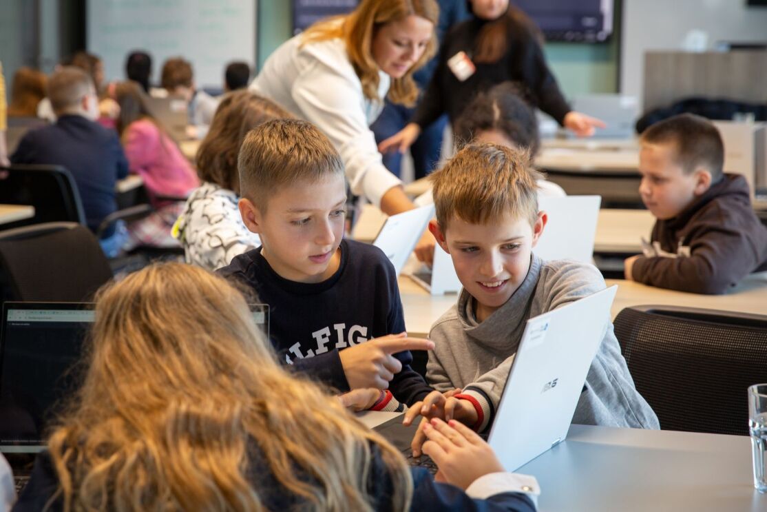 Meet and Code x Amazon_FLL Workshop_Picture 1