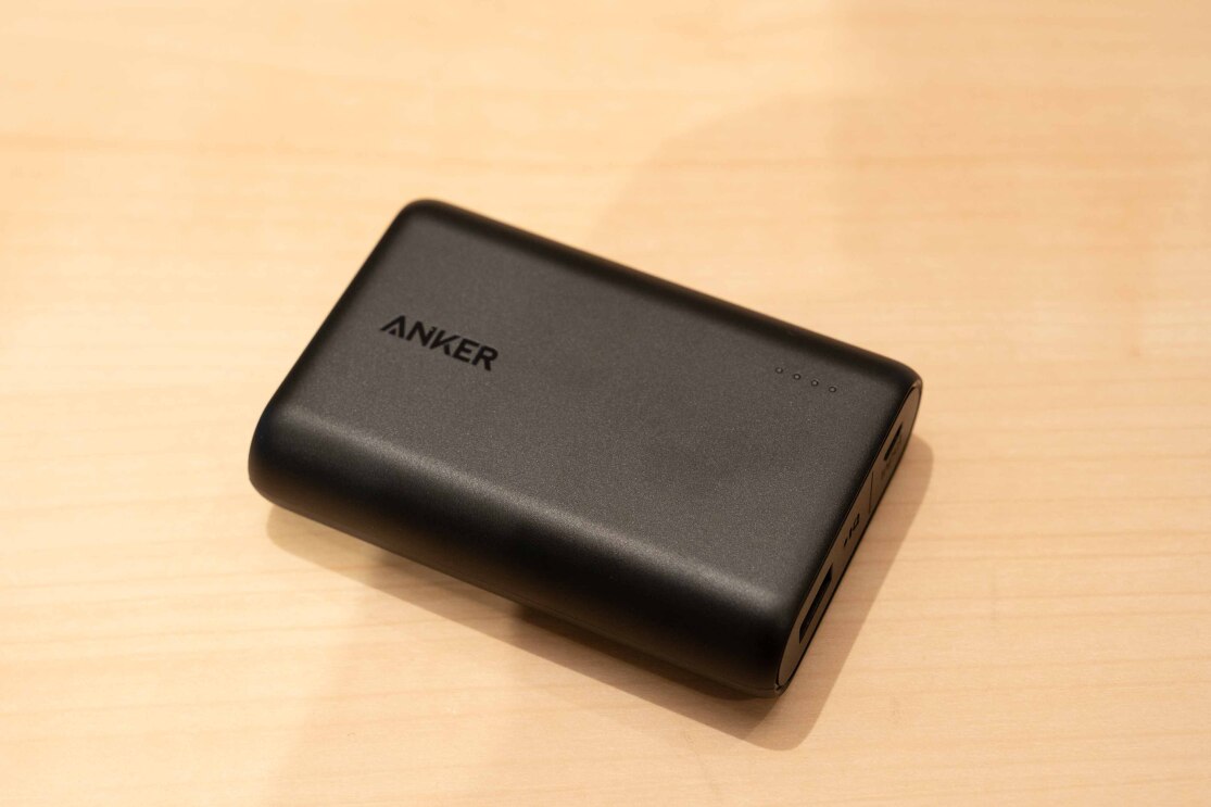 手のひらサイズのモバイルバッテリー