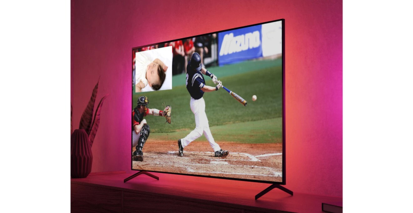 ピクチャー・イン・ピクチャー機能でFire TVでスポーツ観戦中の画面の隅で別室の子供の様子を見ているところ。
