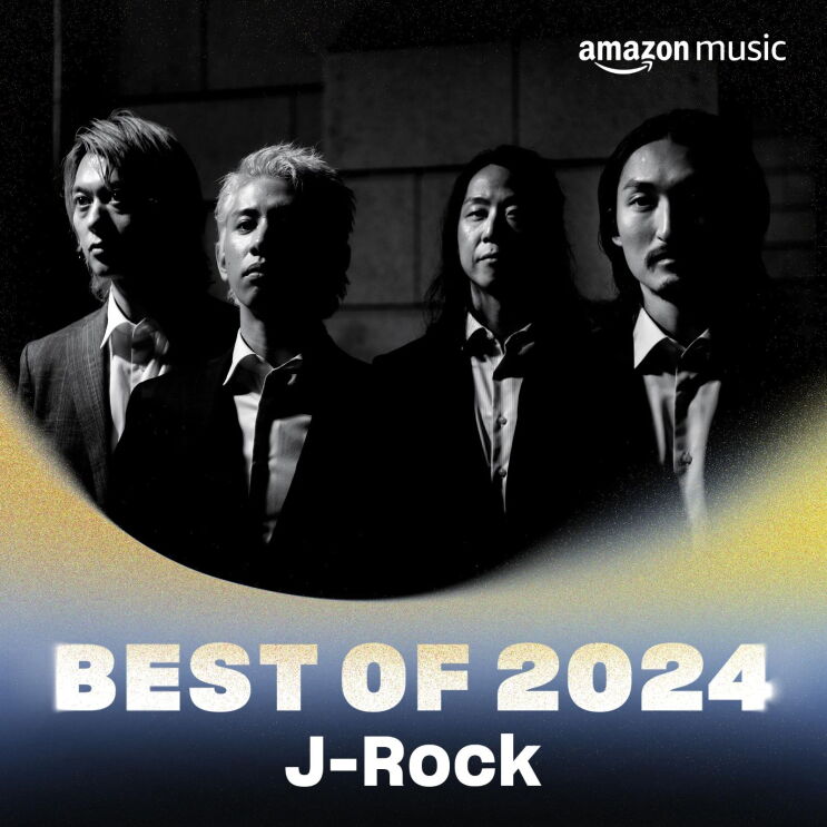 白黒の写真にはスーツを着ている男性4人(ONE OK ROCK)が並んで、真面目な顔をしている。