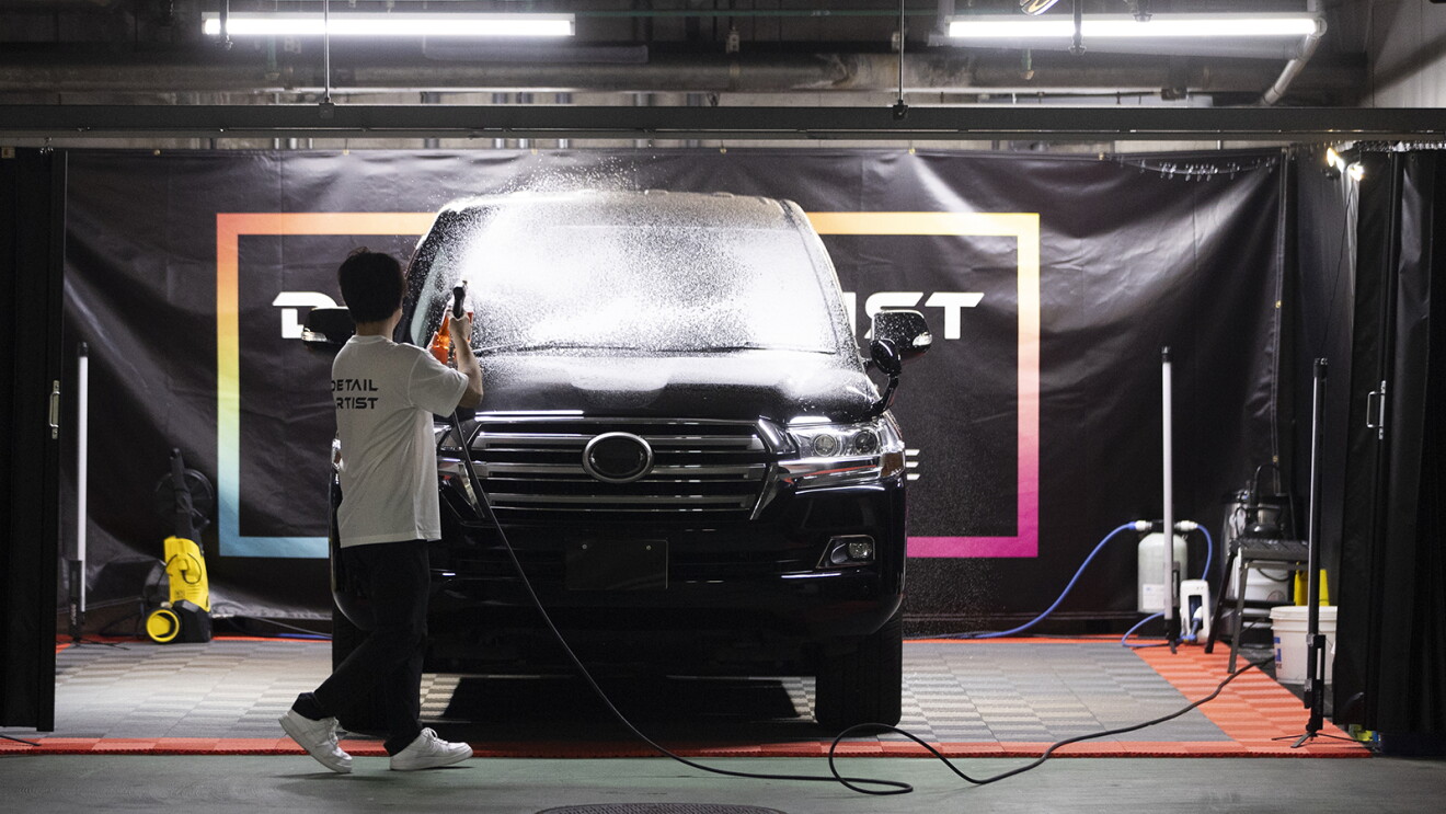 黒を基調としたお洒落な洗車スペース