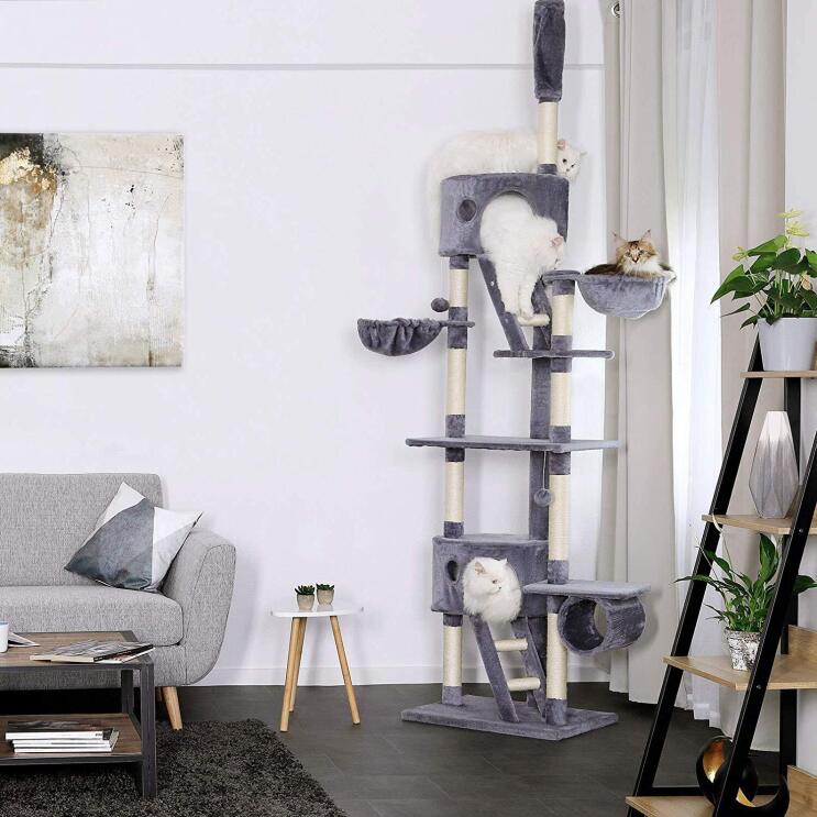 Haustierprodukte um die Wohnung sicher zu machen und das Haustier zu beschäftigen.