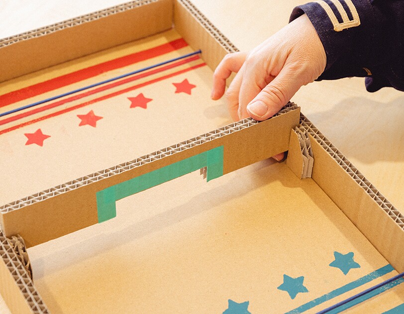 おうち時間に楽しもう 子どもと一緒に簡単ダンボール工作 ホッケーゲーム編 About Amazon Japan おうち時間に楽しもう 子どもと一緒に簡単ダンボール工作 ホッケーゲーム編 About Amazon Japan