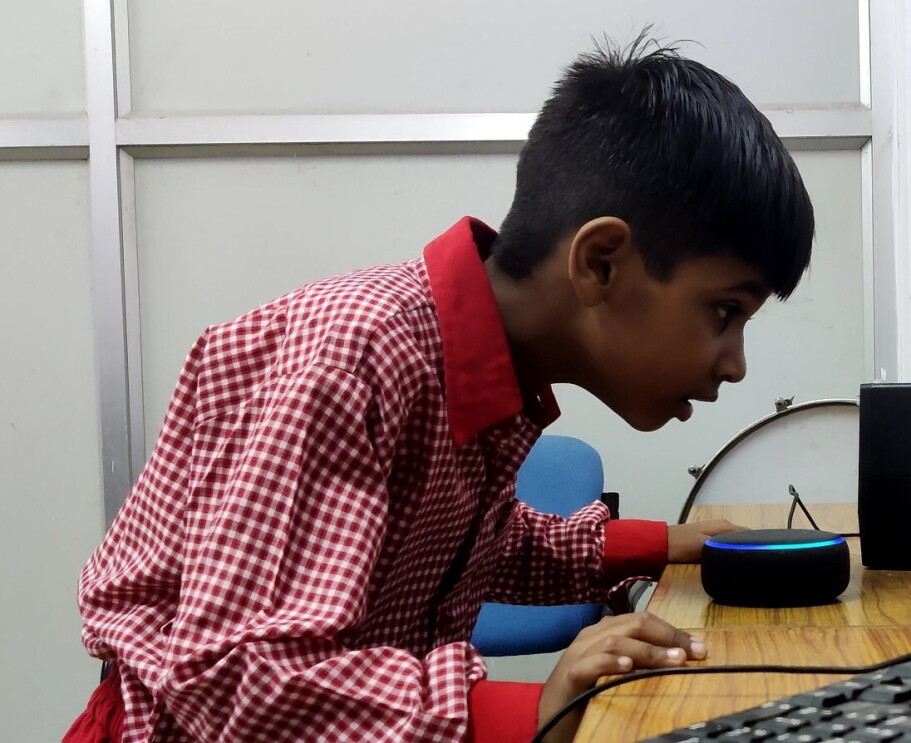 A visually impaired student with Amazon Echo Dot