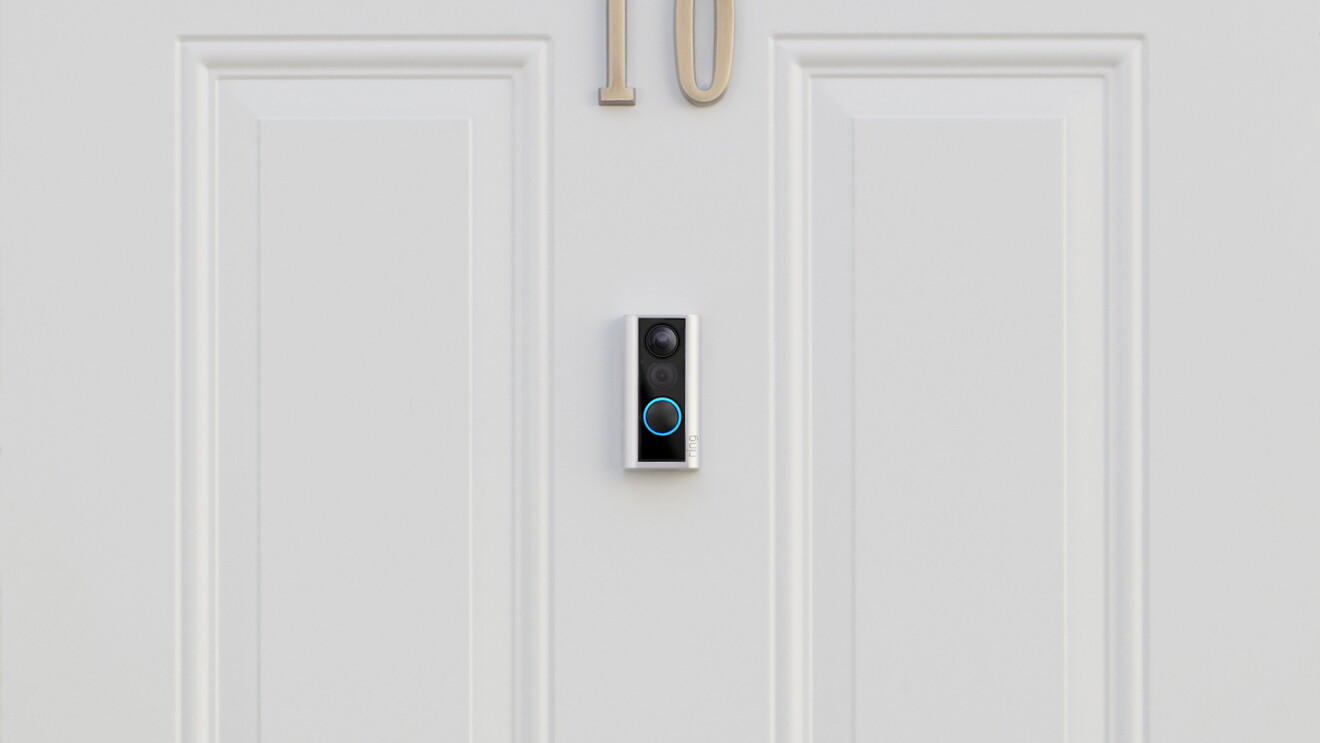 Foto de Ring Door View Cam en una puerta.