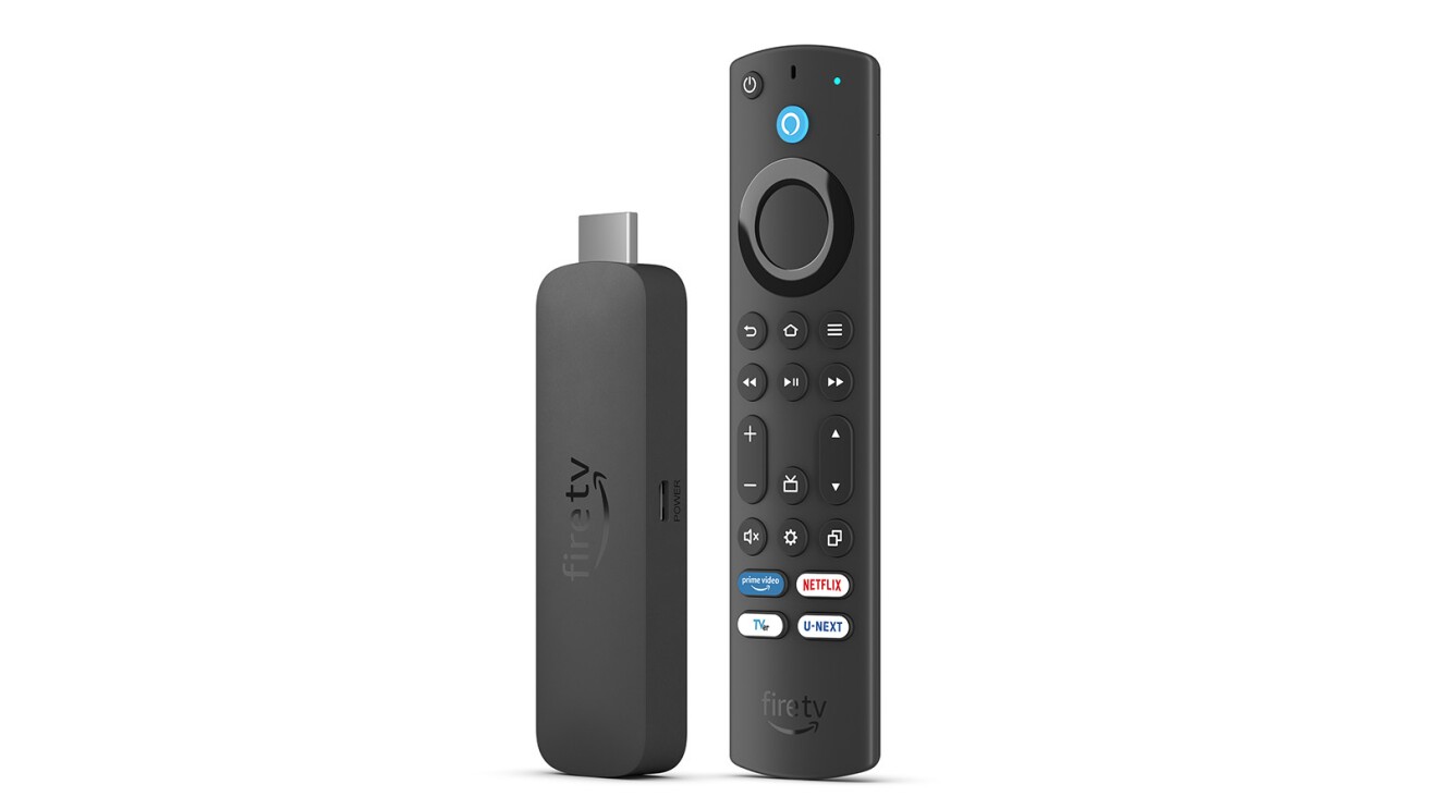 FireTV Stickとリモコンが並んで立っている。