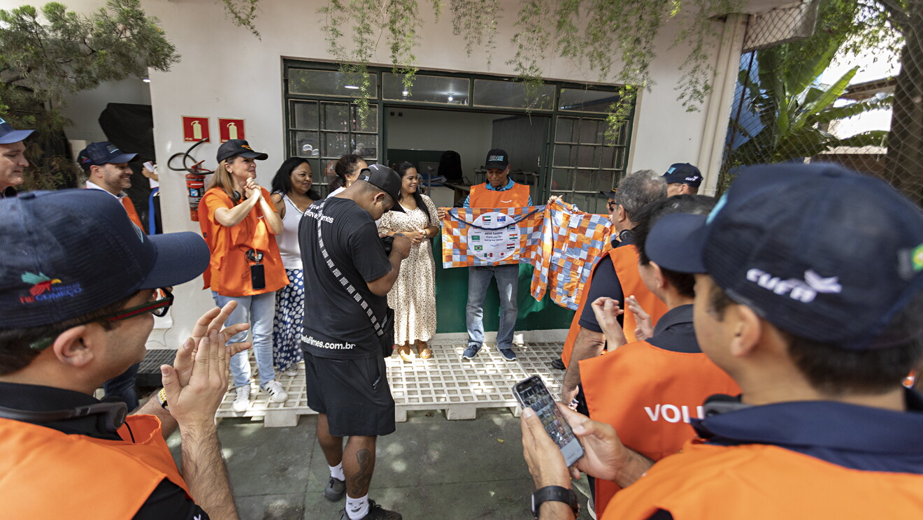 Como a Amazon Brasil tem impactado positivamente as comunidades onde tem operação e seus funcionários vivem
