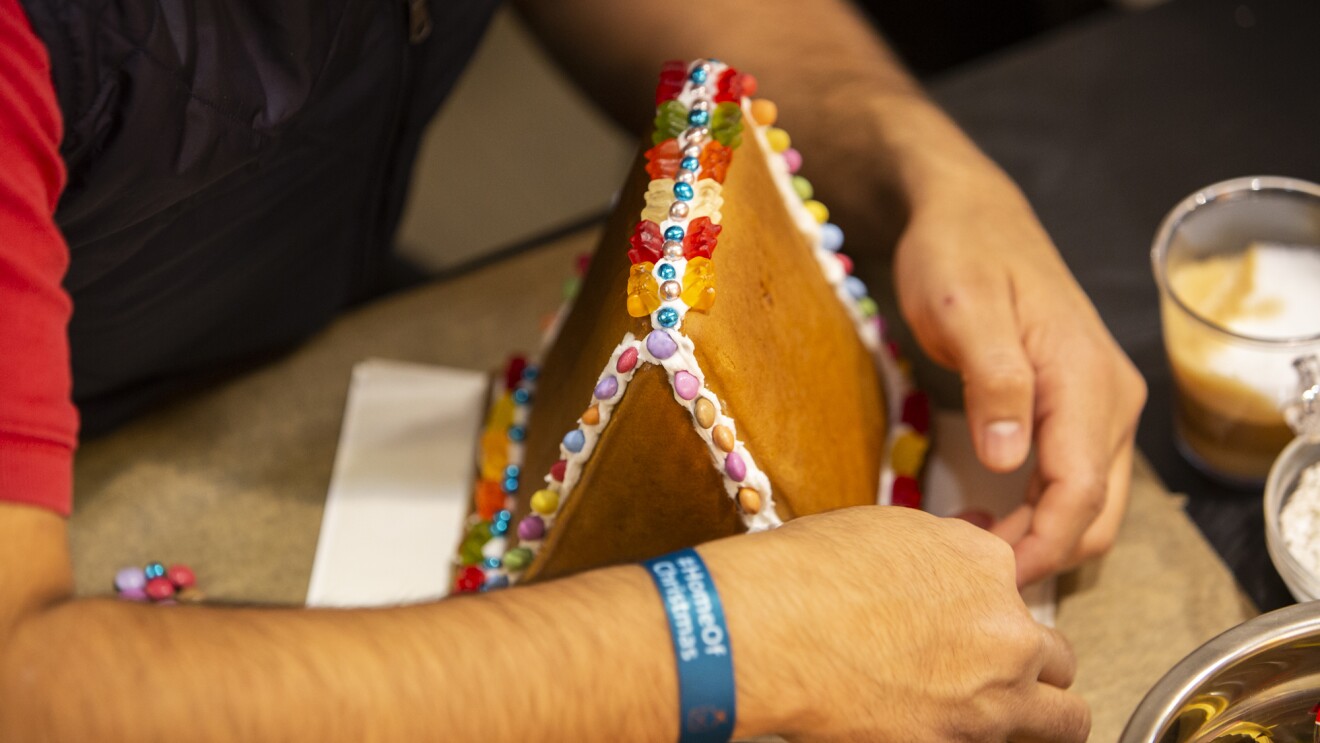 Amazonde_#HomeOfChristmas_Lebkuchenhaus backen mit Felicitas Then
