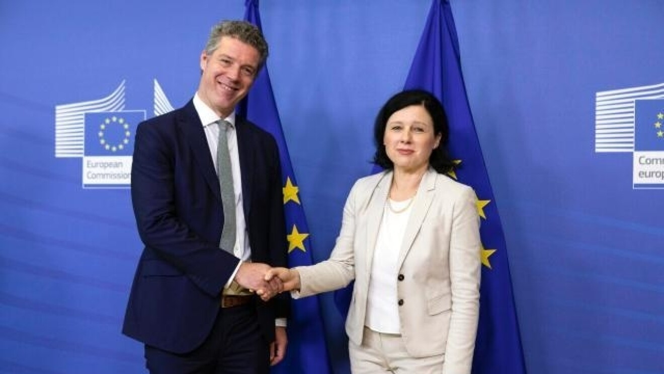 EU Director PP James Waterworth with EU Commissioner 