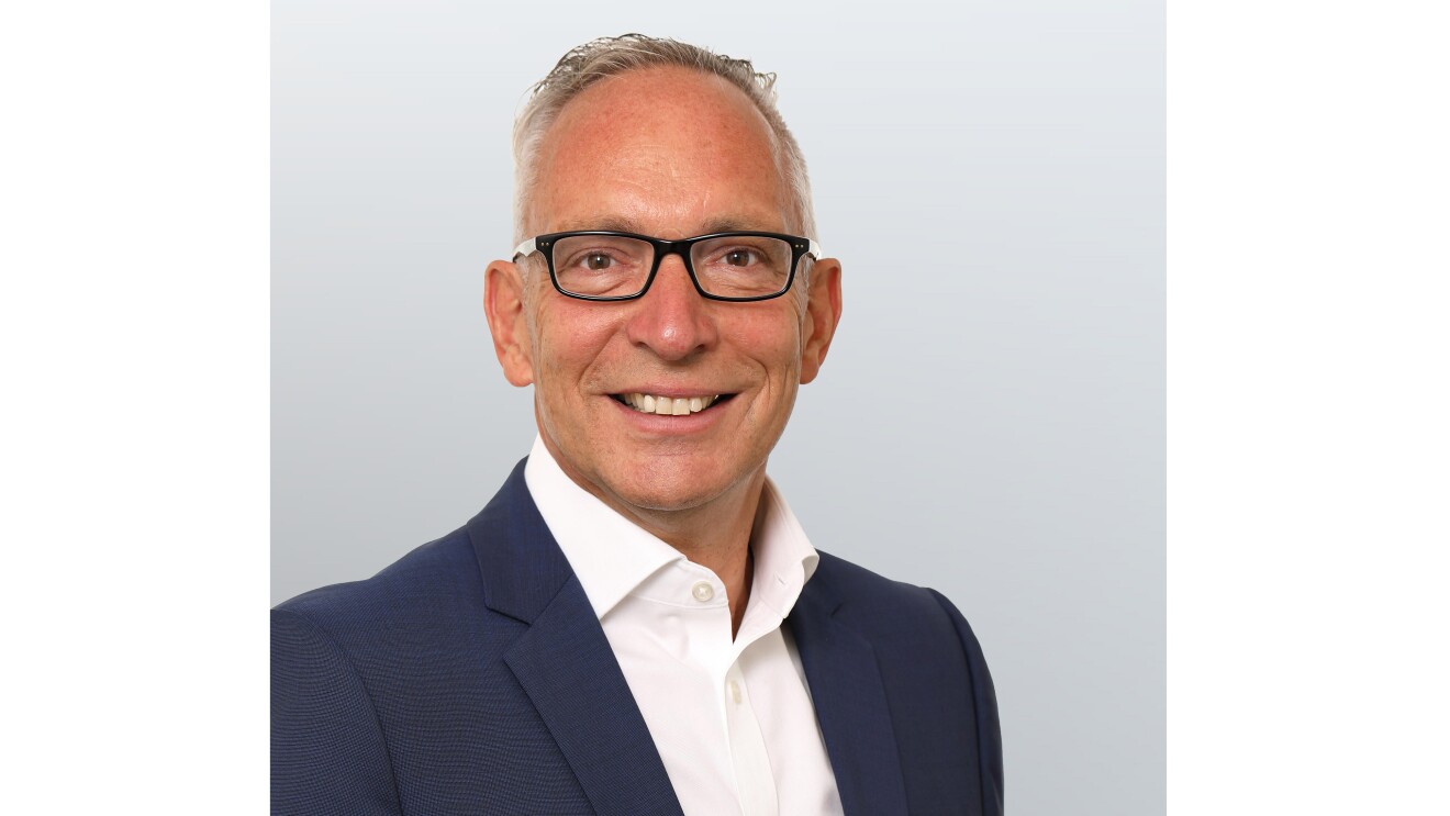 Joerg Maas ist Geschäftsführer bei Stiftung Lesen. Hier ist er im Porträt zu sehen.