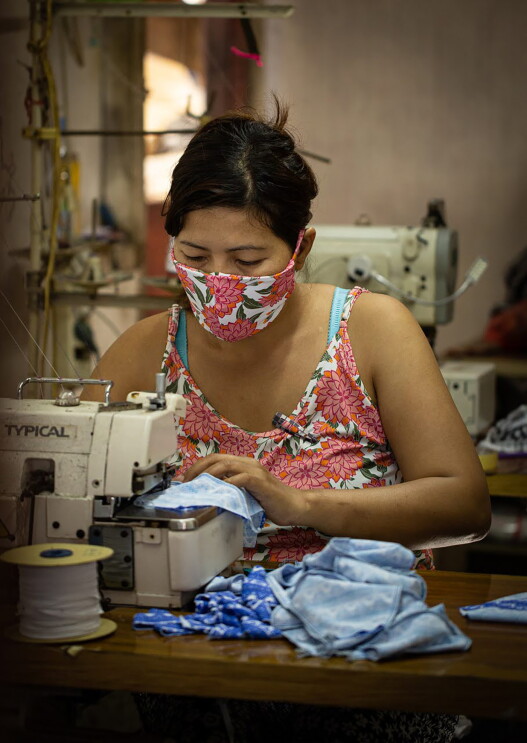 Individuals working in sustainable supply chain 