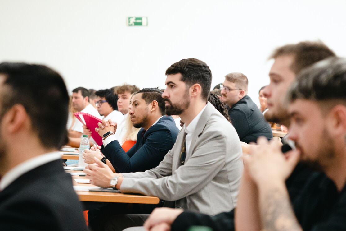 Amazon y Mondragon Goi Eskola Politeknikoa gradúan a la segunda promoción del programa Aprendices, formada por 53 estudiantes