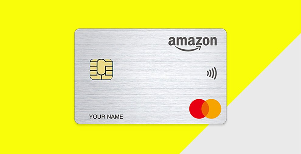 シルバーのAmazonマスターカード表面。右上にAmazonロゴ、右下にマスターカードロゴ、左下に仮名の「YOUR NAME」の文字。