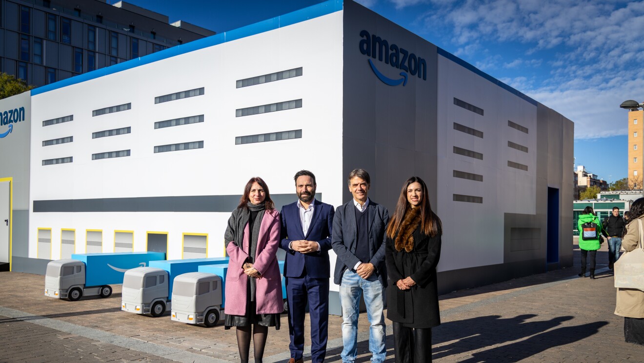 De izda a dcha: Merce Mariño, directora de Tecnología de AWS para España y Portugal, Ángel Niño, Cnncejal en Madrid y titular del Área Delegada de Innovación y Emprendimiento, Nacho Alonso, Director General de MAD4, y Ana Sánchez-Jáuregui, directora de consumo en Amazon.es.
