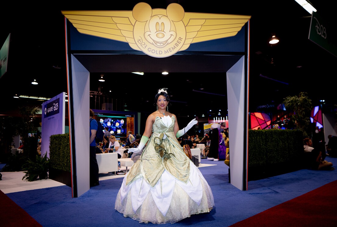 a photo of a disney princess cosplayer depicting princess tiana