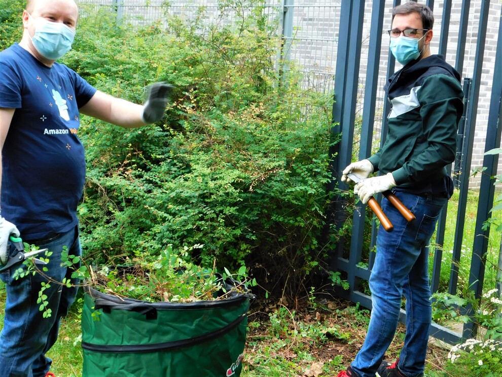 2 freiwillige Mitarbeiter von Amazon