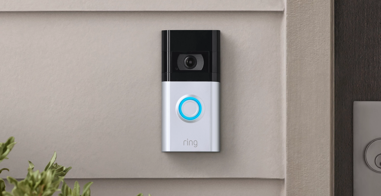 玄関先に取り付けられたRing Video Doorbell 4の写真