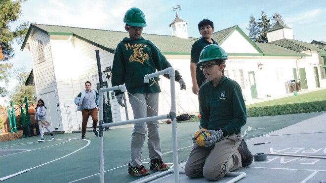 学生参与科技互动的年度科技的挑战。