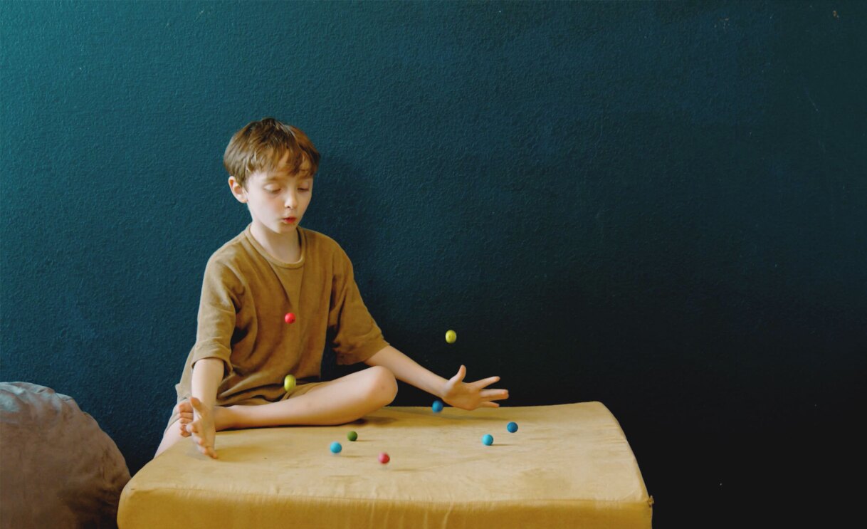 Amazon customer Eileen Lamb and her kids interacting with Alexa.