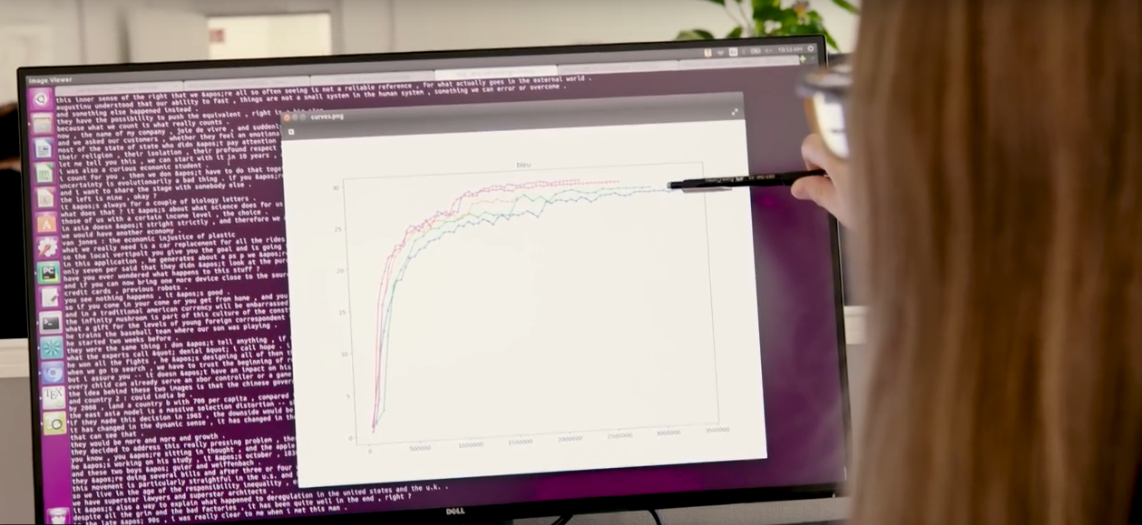 Bildschirm mit einem Graphen und Programmiercode