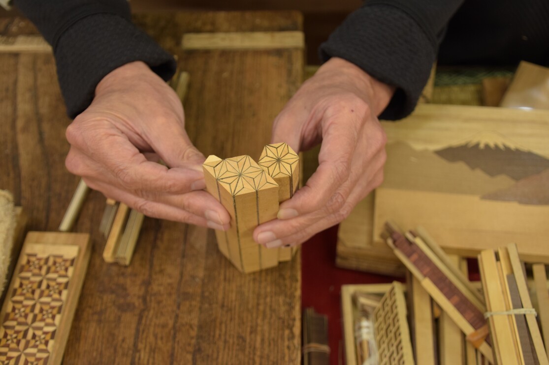 箱根寄木細工の技を世界に伝えて守る