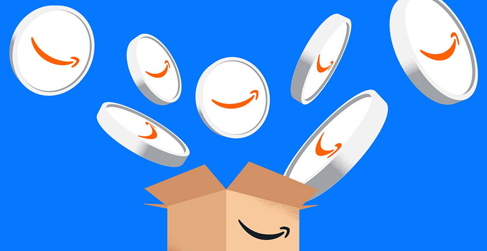 青い背景、Amazonロゴ入りの開いた段ボール箱のイラスト。箱からは7枚の銀色にAmazonのスマイルロゴが入ったコインが放射状に飛び出している