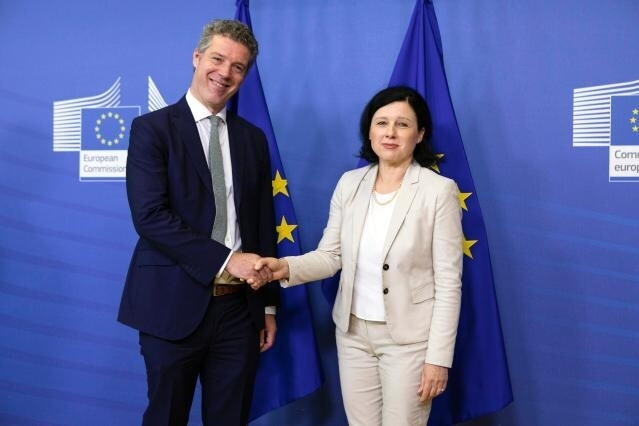 EU Director PP James Waterworth with EU Commissioner 
