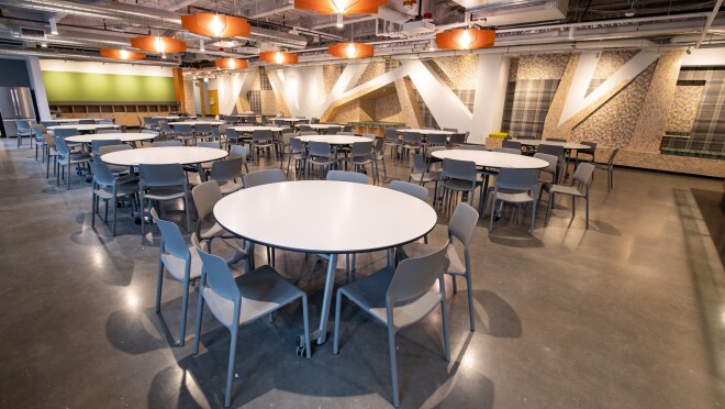 与表的形象一个房间,家人可以一起吃饭,享受的城市西雅图。