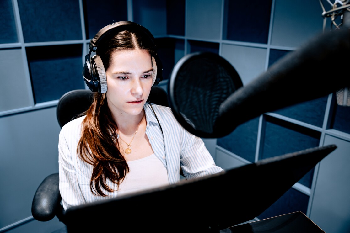 Audible Studios produziert tausende neue Hörbücher jedes Jahr, die zu den 900,000 verfügbaren Titeln weltweit gehören.