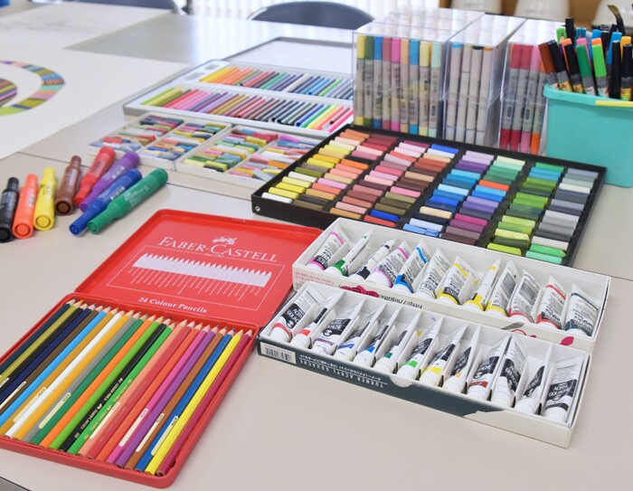 色とりどりの画材