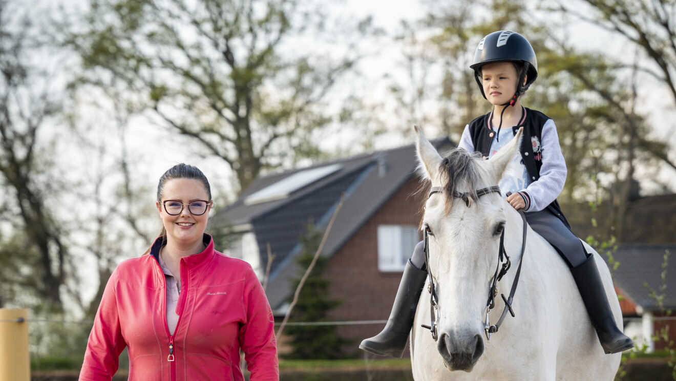 Photography of Aurelia Grzesiek and her daughter riding on a horse