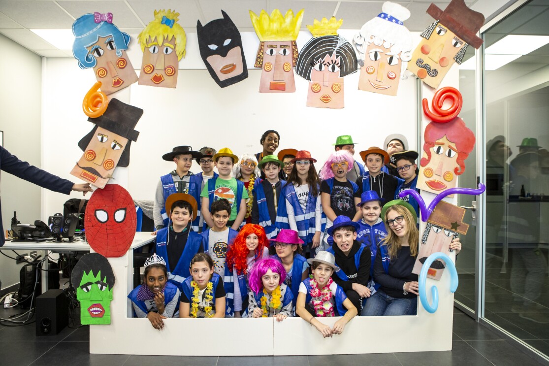 Photobooth di Carnevale per i bambini in visita presso il centro di distribuzione di Castel San Giovanni