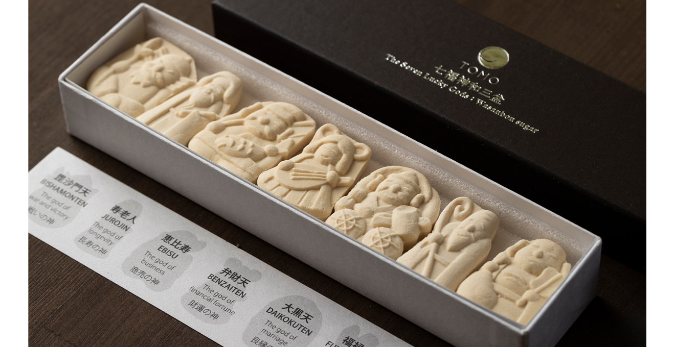 細長い箱にはいった七福神の白い和三盆の写真